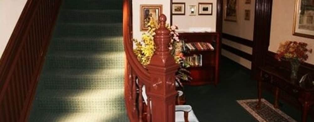 Фото Madison Manor Boutique Hotel