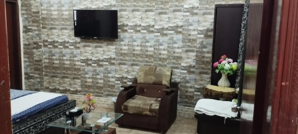 Фото Embassy inn Guest House Hyderabad