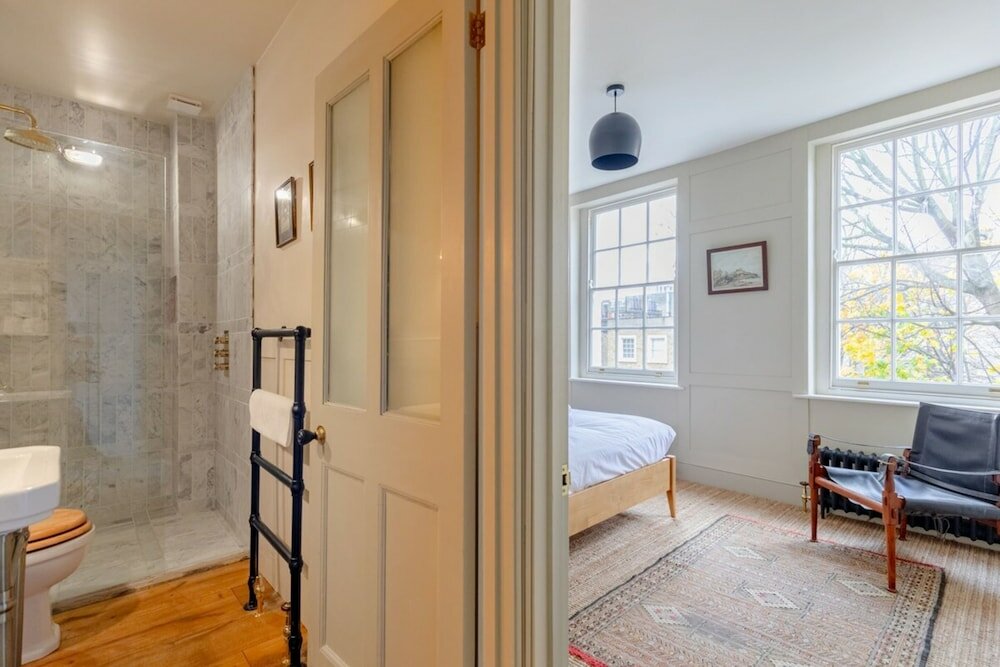Фото Spacious & Elegant 2bd Victorian Flat - Islington!