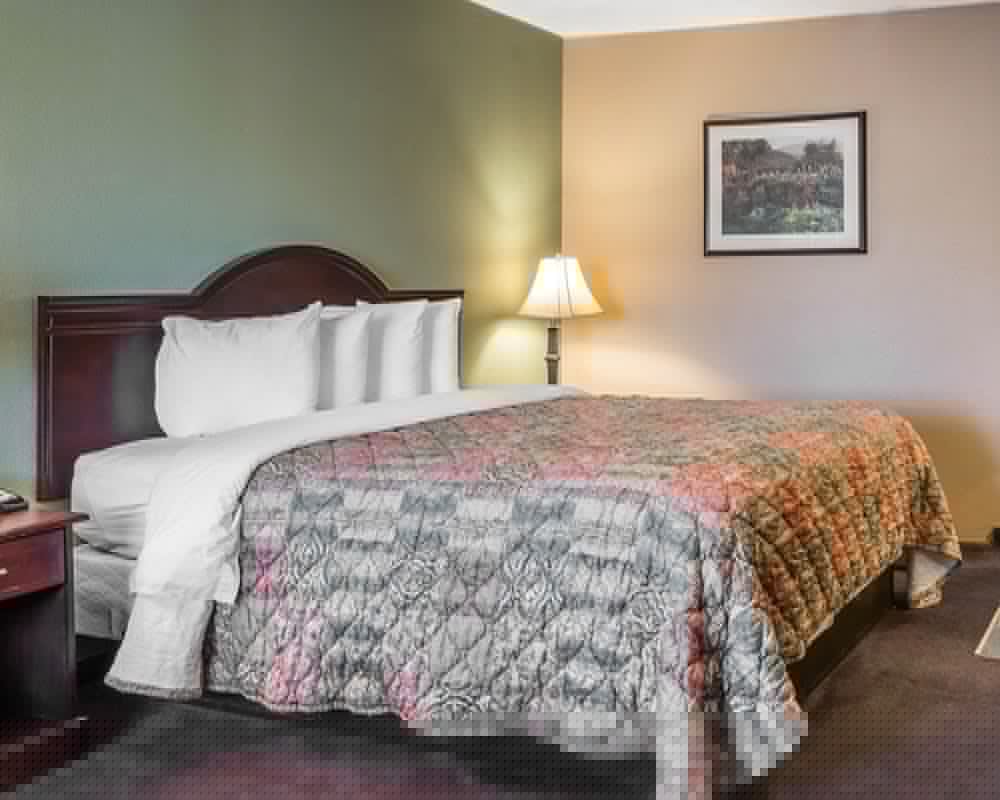 Фото Quality Inn & Suites Cameron Park Shingle Springs