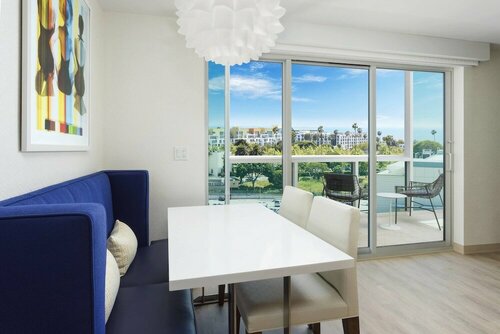 Гостиница Courtyard by Marriott Santa Monica в Санта Монике