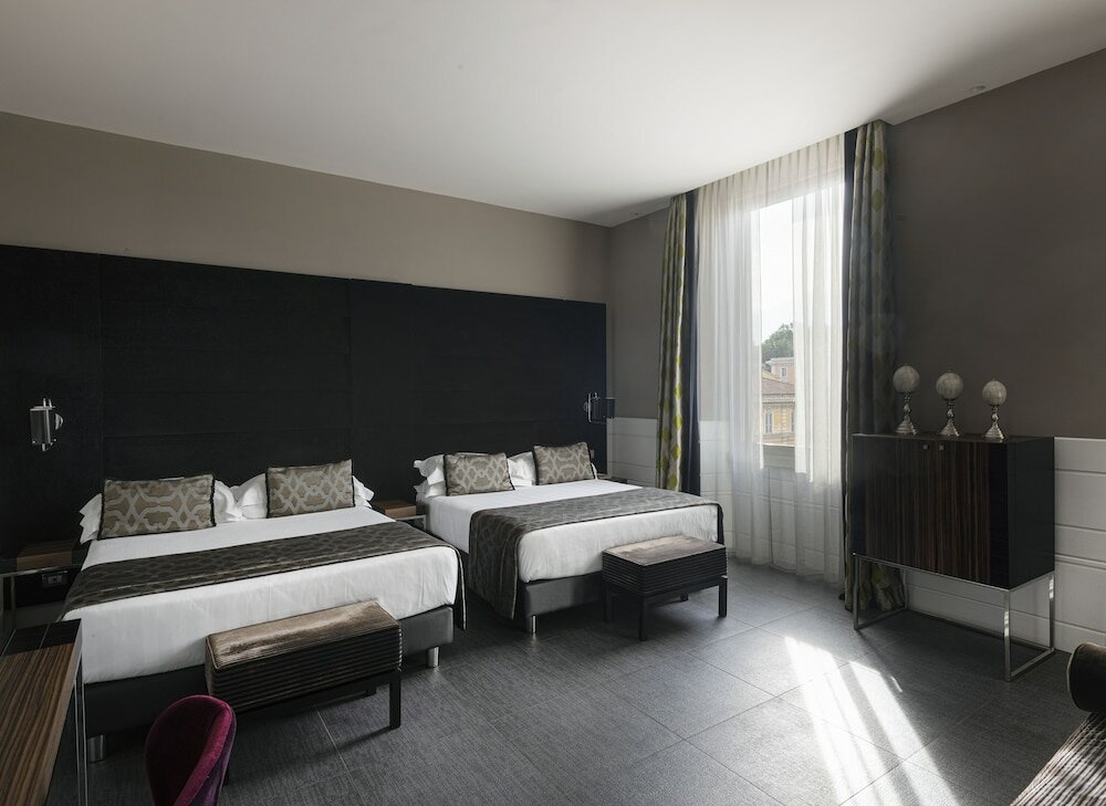 Фото The Glam Hotel