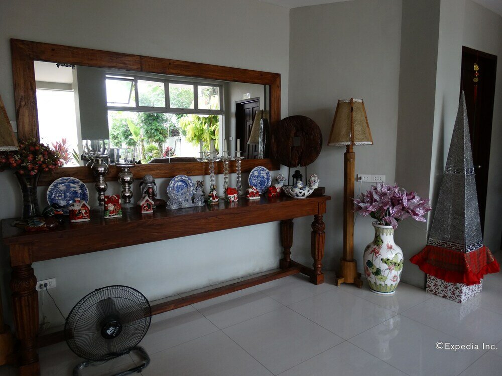 Фото Harbour Gardens Tourist Inn