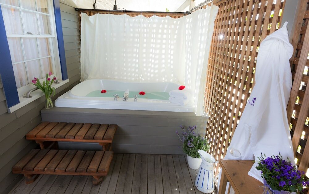 Фото Lavender, A Four Sisters Inn