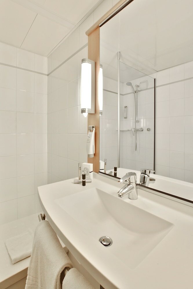 Фото Ibis Paris Grands Boulevards Opera 9th