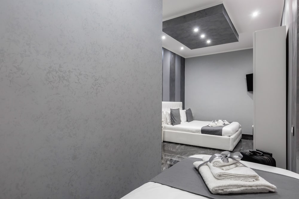 Фото Hotel Bella Napoli Suites