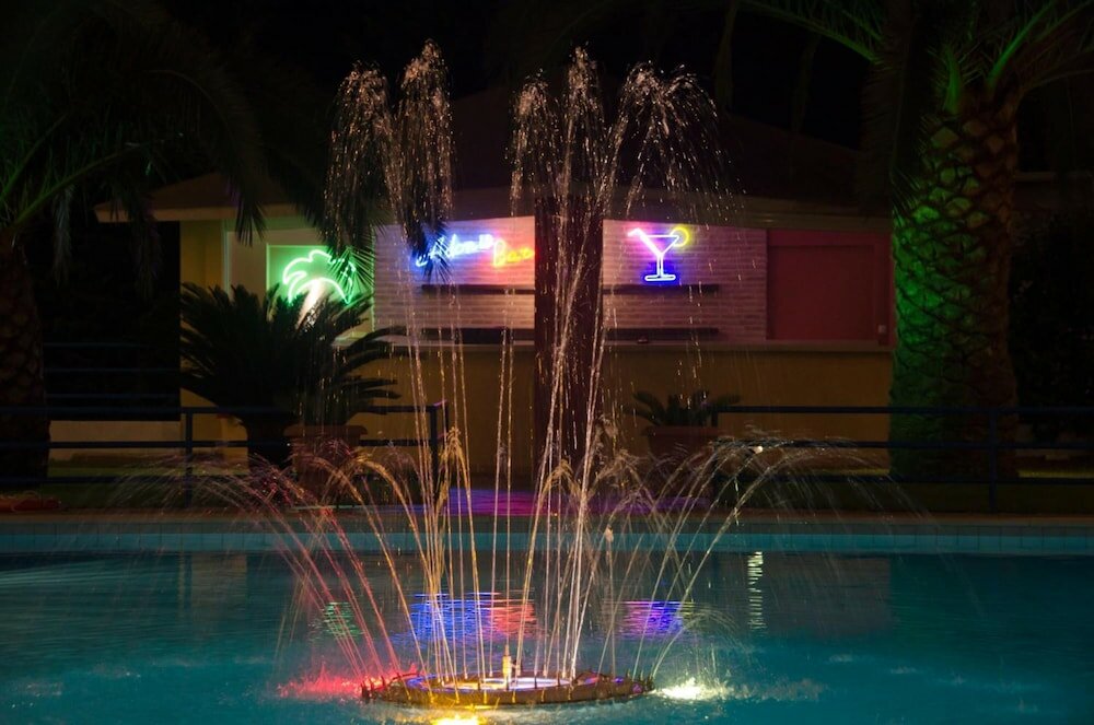 Фото Adonis Hotel