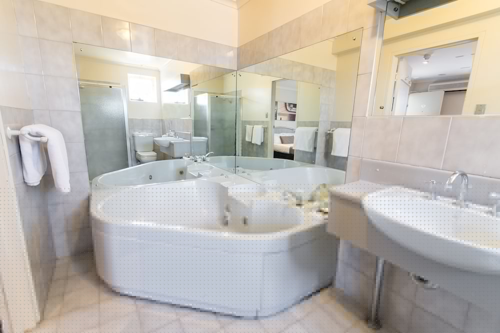 Фото Adelaide Royal Coach