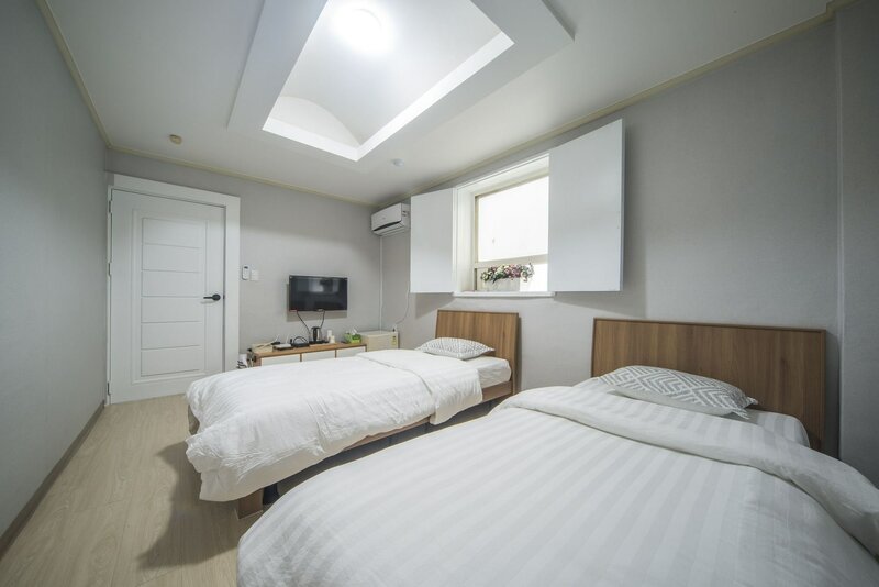 Гостиница Daegu Foreigner only Guest House Gyeong's Hostel в Тэгу