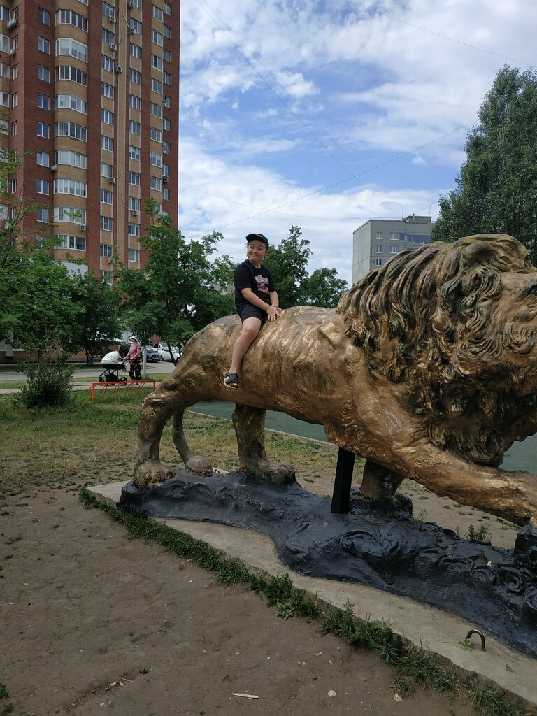 Janr heykəltəraşlığı Лев, Tolyatti, foto