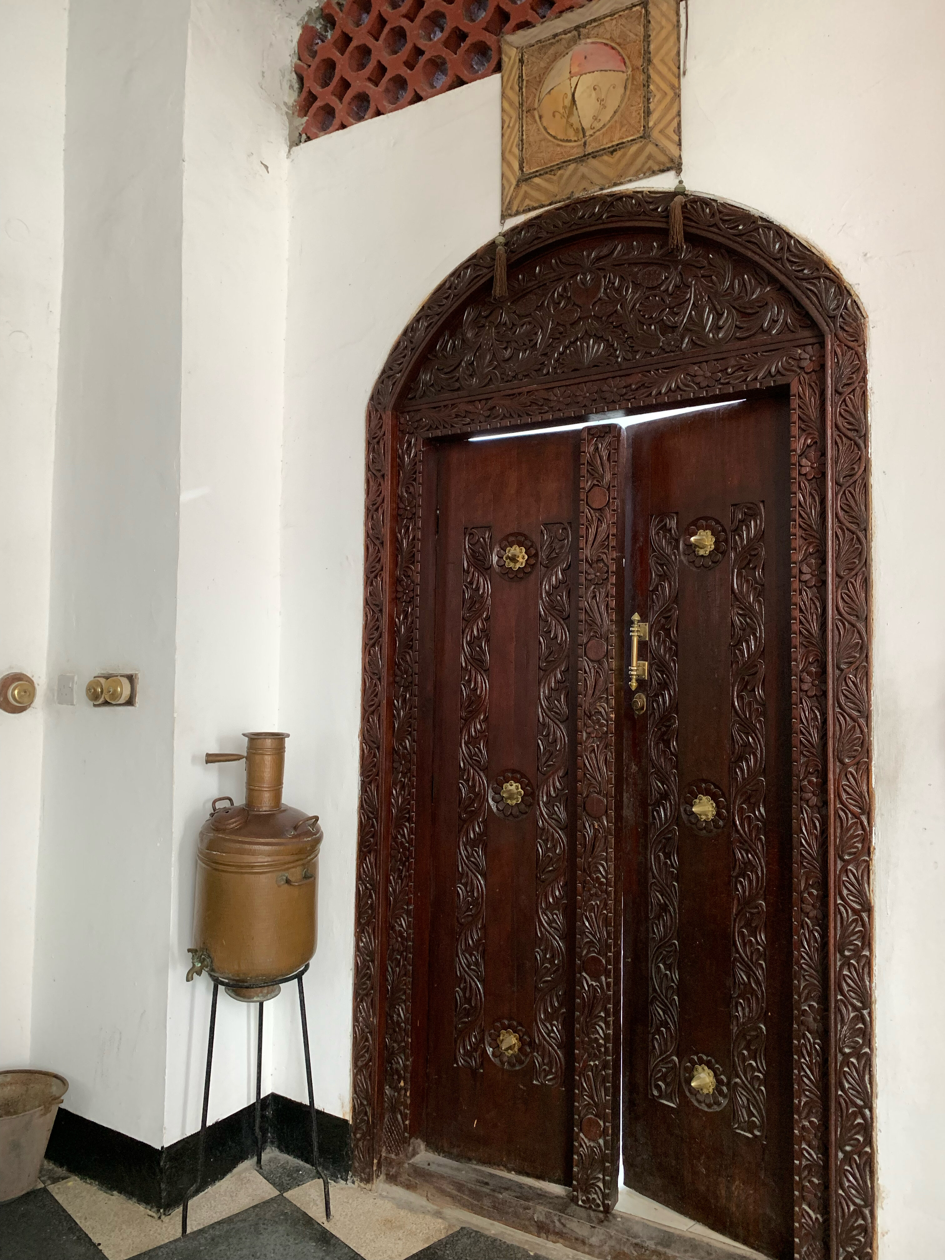 Фото Dhow Palace Hotel