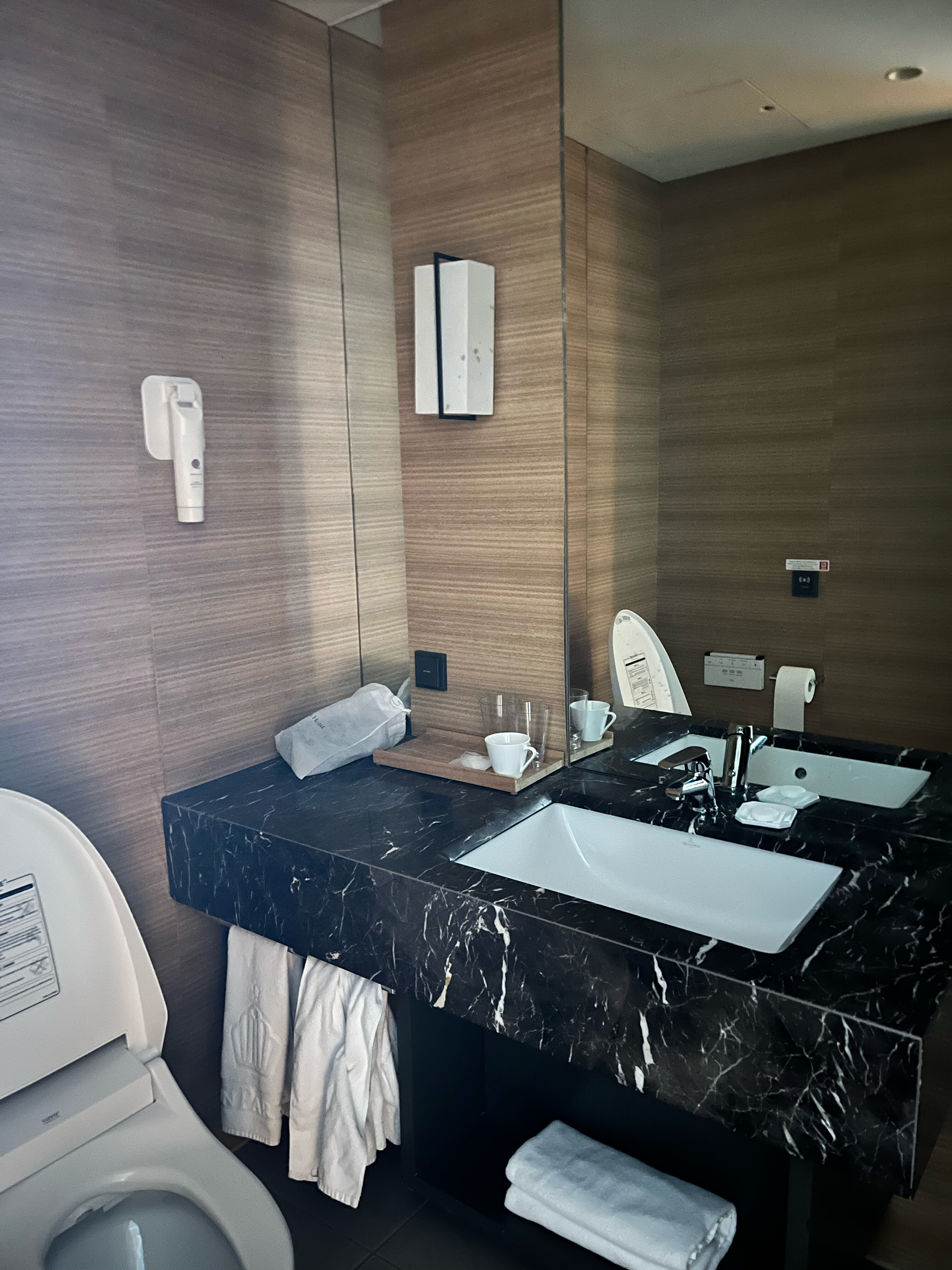 Фото Crown Park Hotel