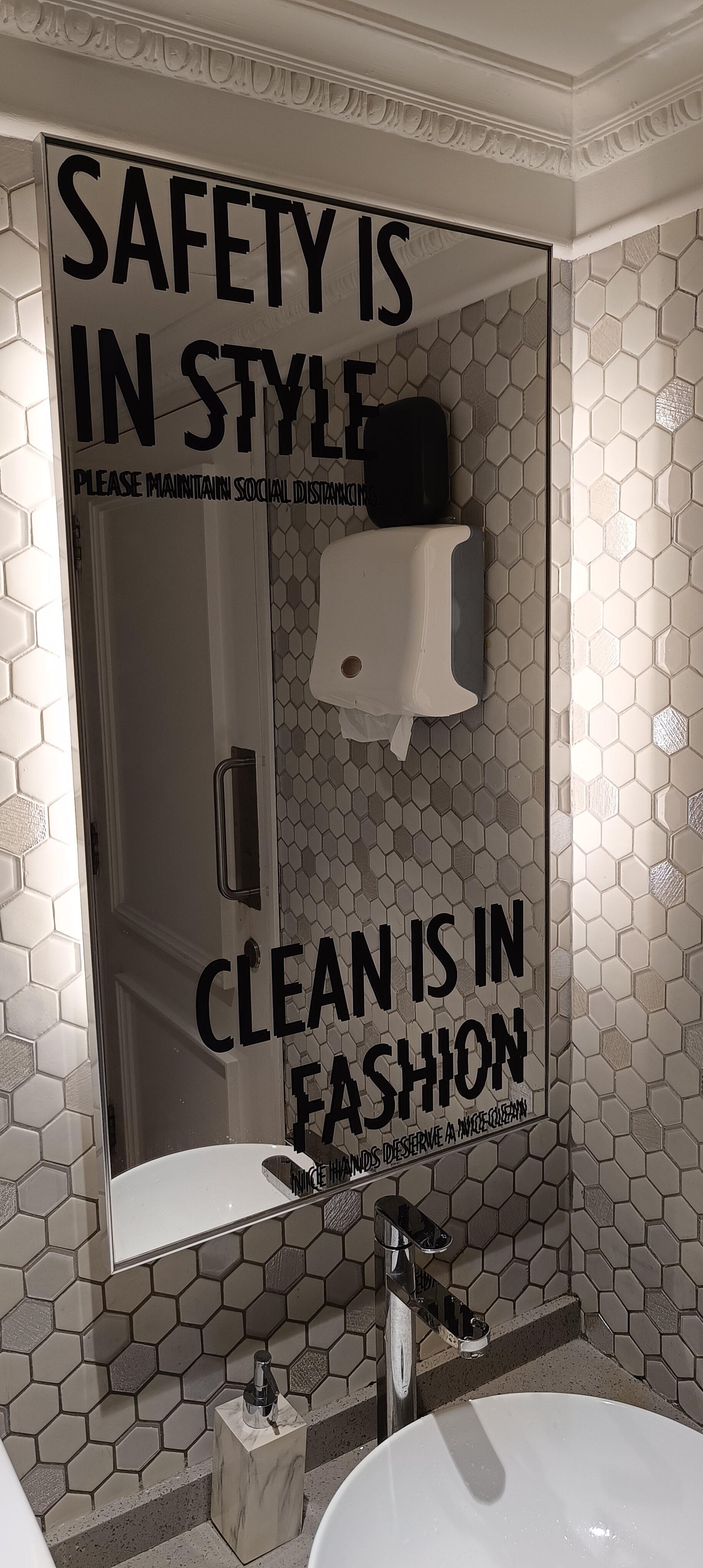 Фото QT Singapore