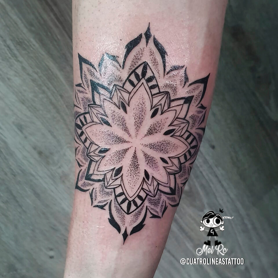 Cuatro Líneas Tattoo