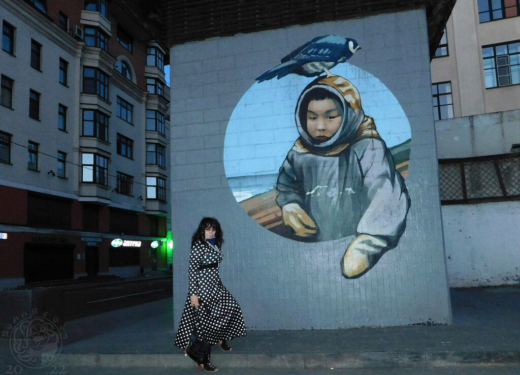 Стрит-арт Мальчик и птица, Москва, фото