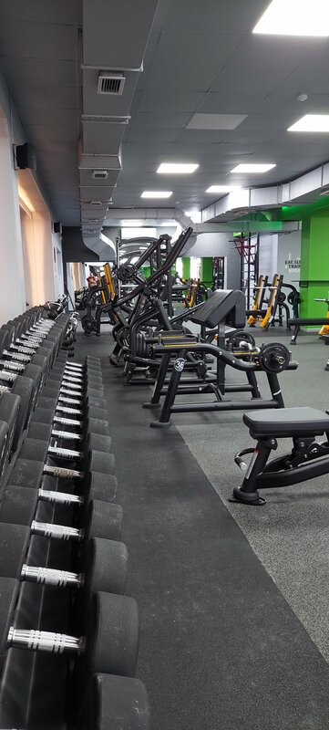 Фитнес-клубта жалаңаш жүріңіз