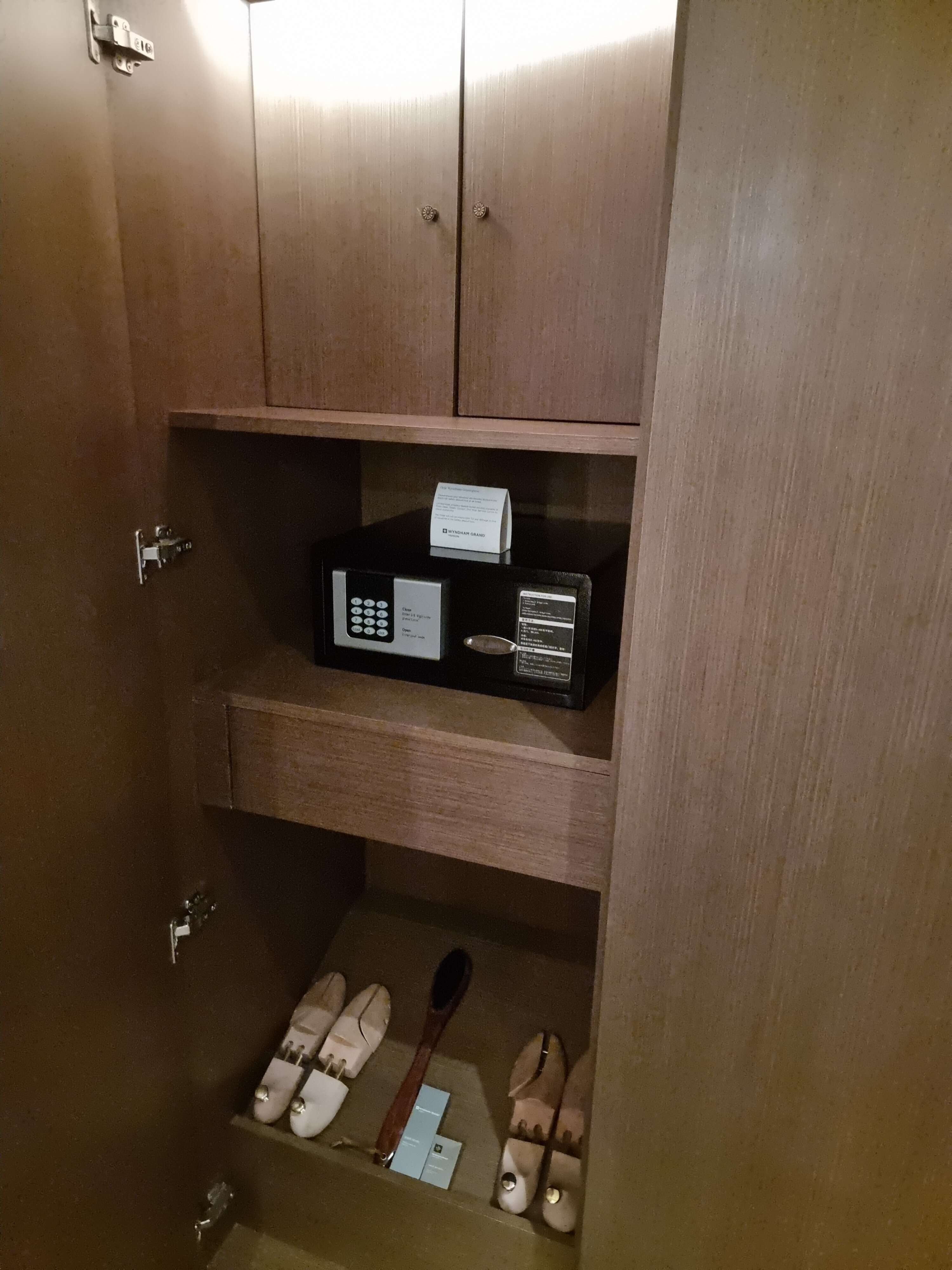 Фото Wyndham Grand Yangon Hotel