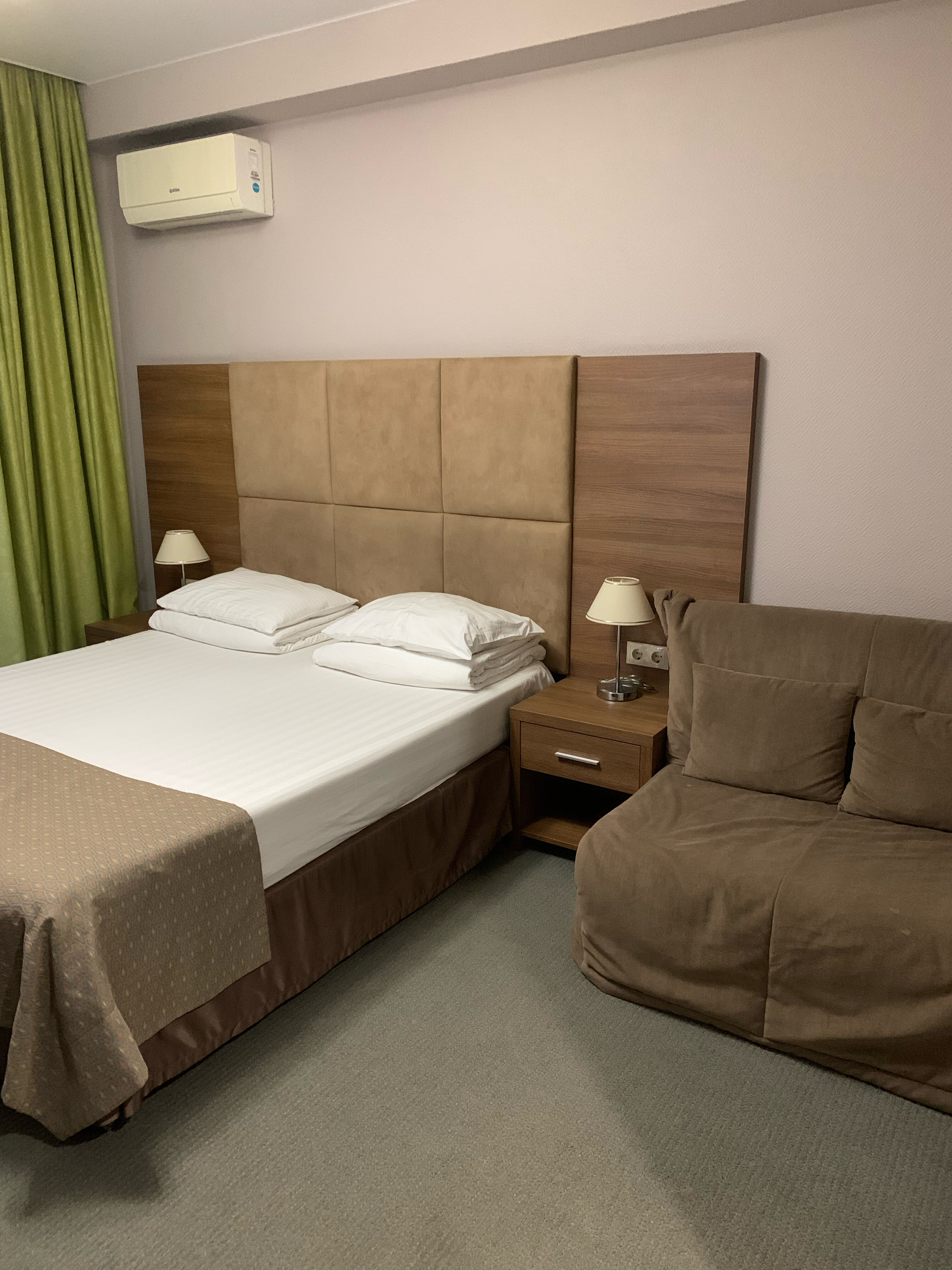 Фото отеля 1