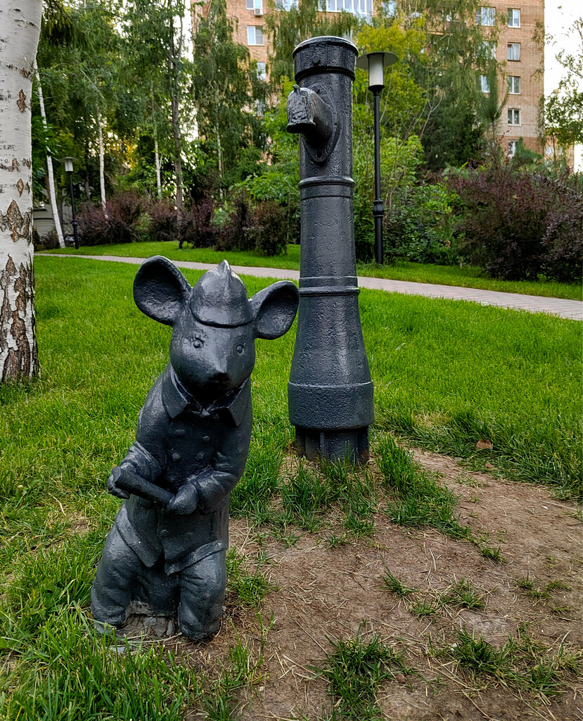 Genre sculpture Мышь-пожарный, Nizhny Novgorod, photo