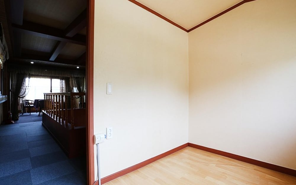 Фото Yeoju Dugyeonsae Meomunjari Pension