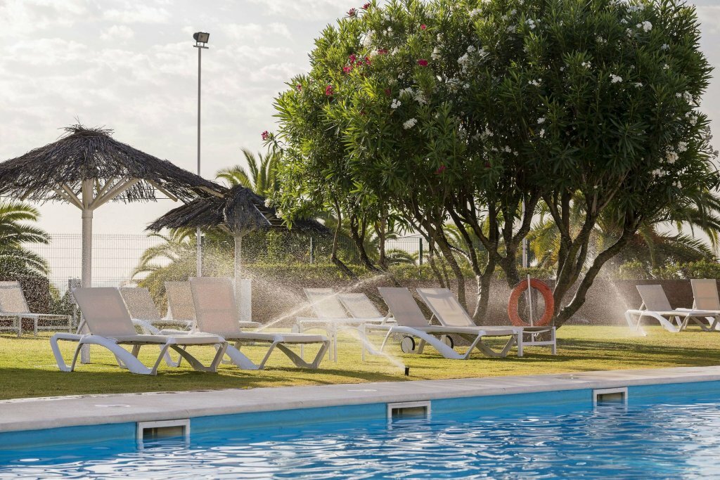 Фото Hotel Ilunion Alcora Sevilla