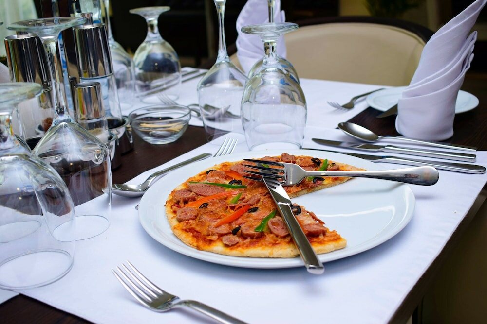 Фото Wood Peckers Hotel