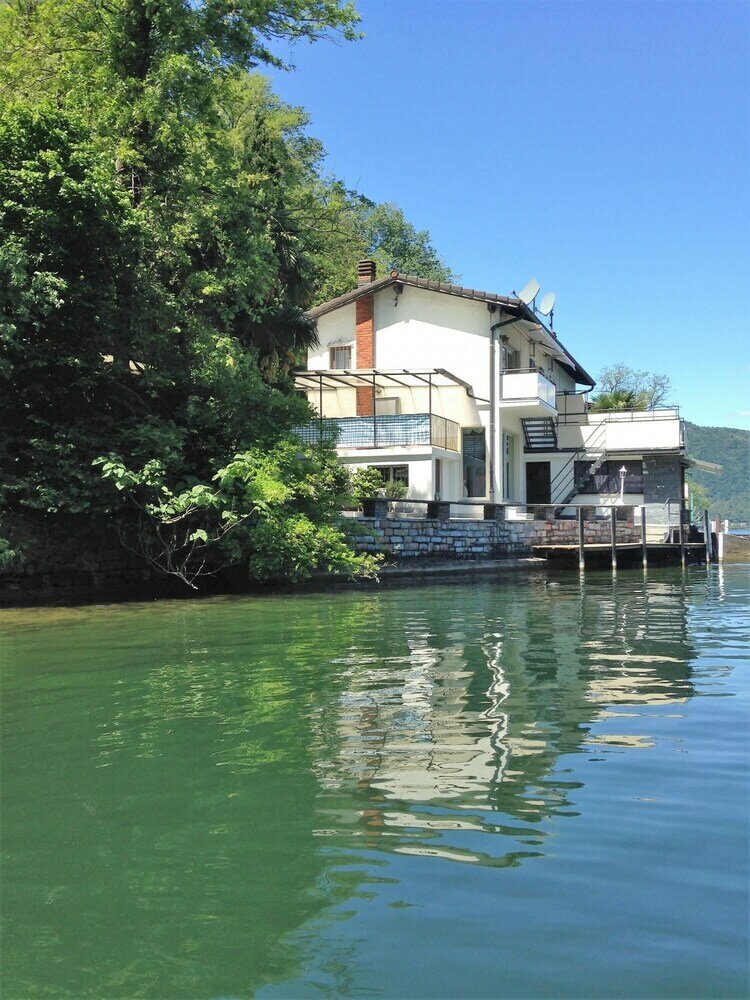 Фото Direct on Lugano Lake: Take a Swim From Your Villa