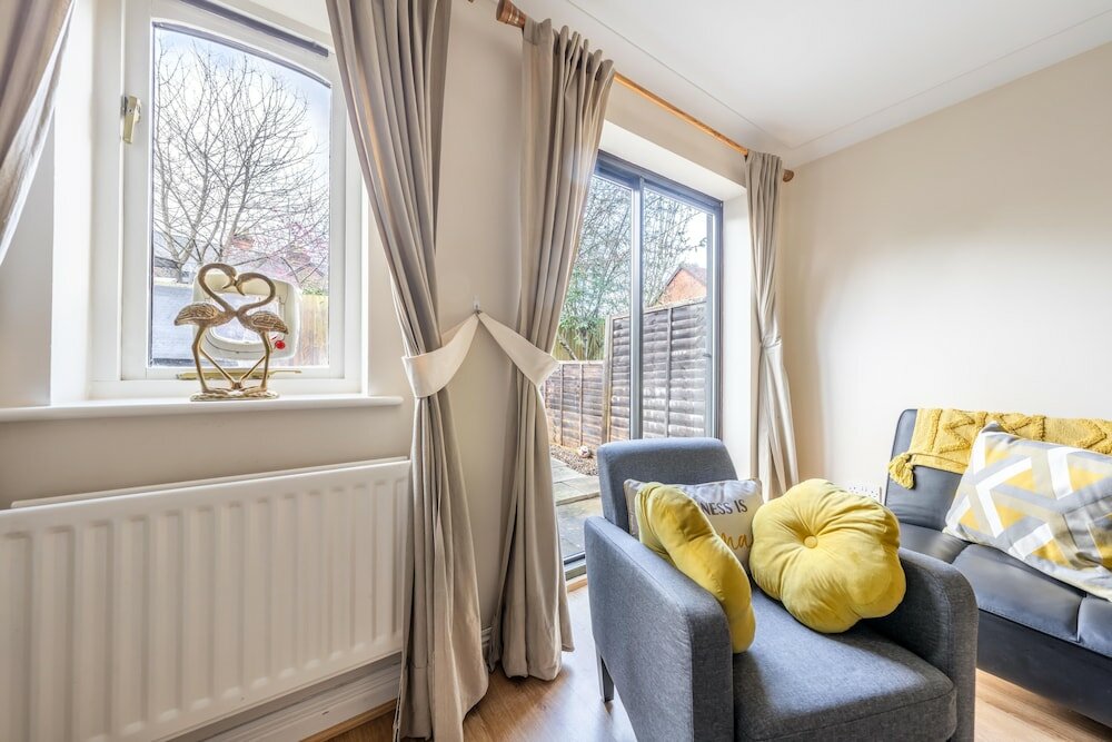 Фото Pierocks Wickets Luxury Entire House, Free Parking and Wi-fi in Maidenhead