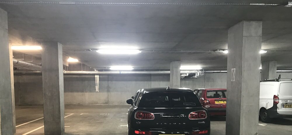 Фото Stunning Brand New Westminster Apartment