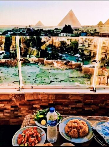 Pyramids Holiday Inn