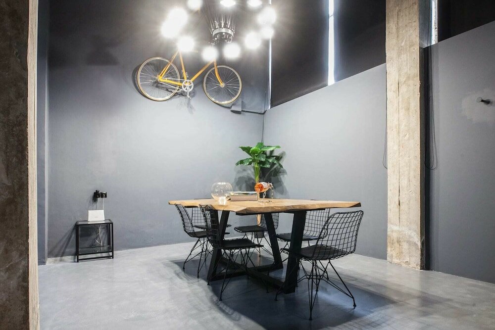 Фото Modern Industrial Apt In Neos Kosmos