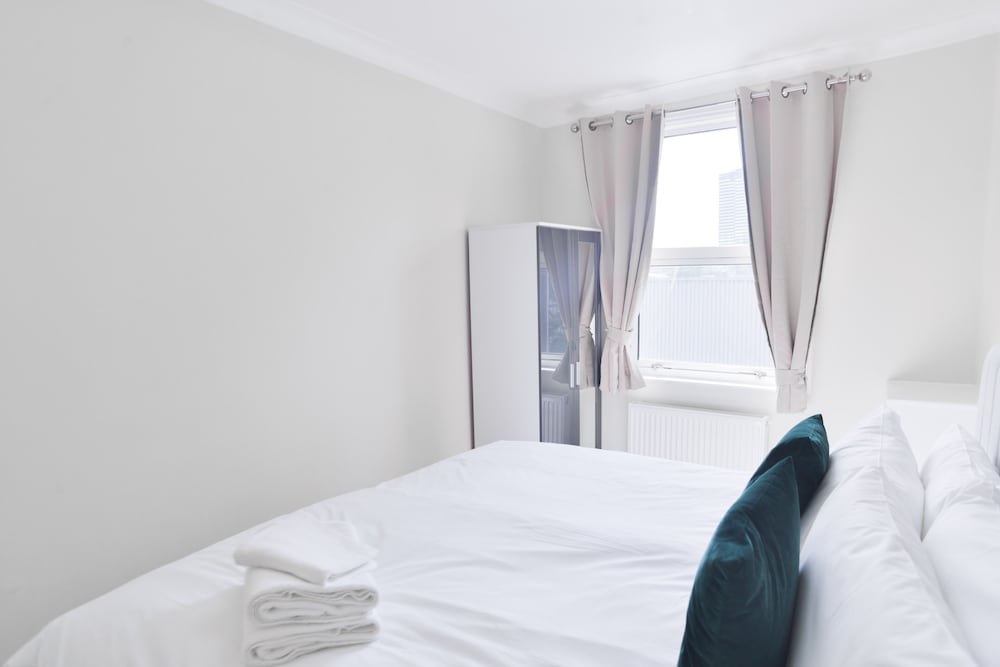 Фото Studio & One Bedroom Apartment in Euston