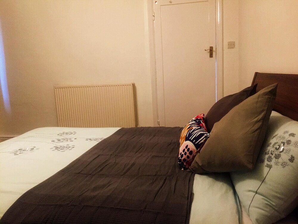 Фото North London Cottage