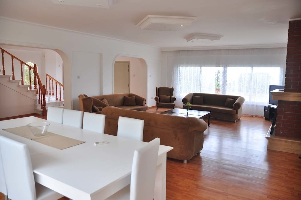 Фото Villa Olivia by Amy Villas