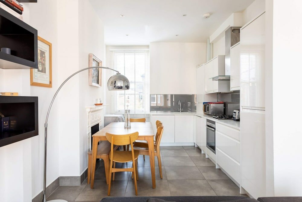 Фото Spacious Apartment Near Portobello Road