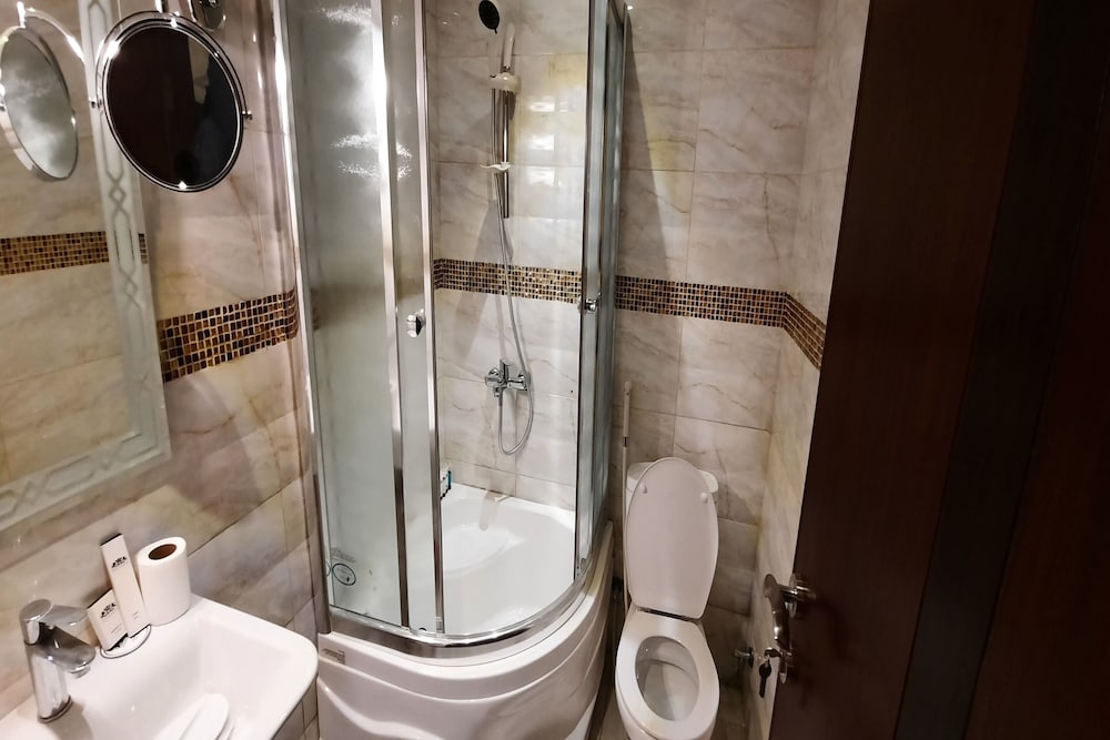 Фото The Blue Rose Hotel - الورده الزرقاء للوحدات السكنيه