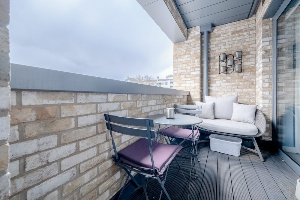 Фото Light & Spacious 1bedroom Flat With Balcony - Mile End