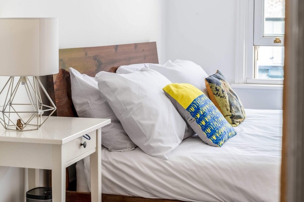 Фото Ealing's Cozy Garden Retreat