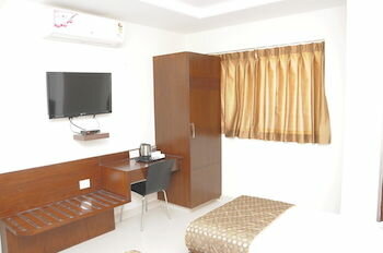 Фото The Sanctum Suites