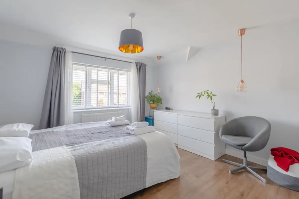 Фото Modern & Spacious 3bd House - Canning Town