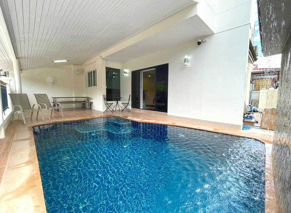 Фото Madee Villa - Pattaya Holiday House Walking Street