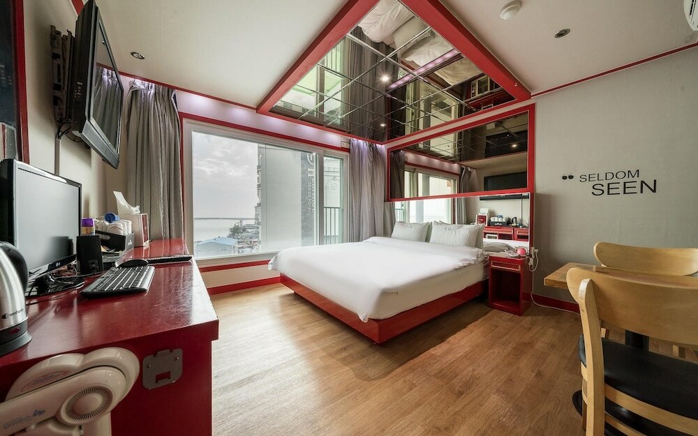 Фото Busan Myeongji W