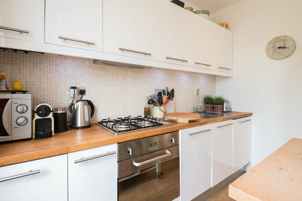 Фото Charming Chelsea Home by the River Thames