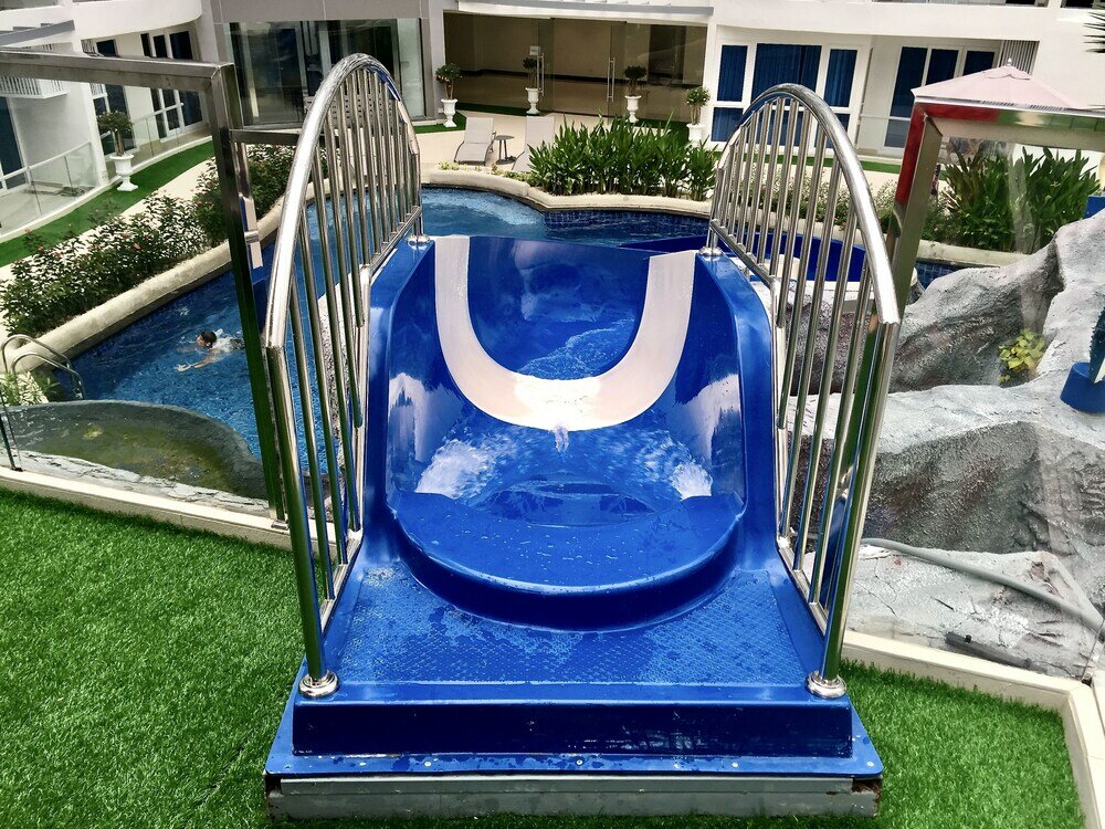 Фото Luxury Apartments in Grand Avenue