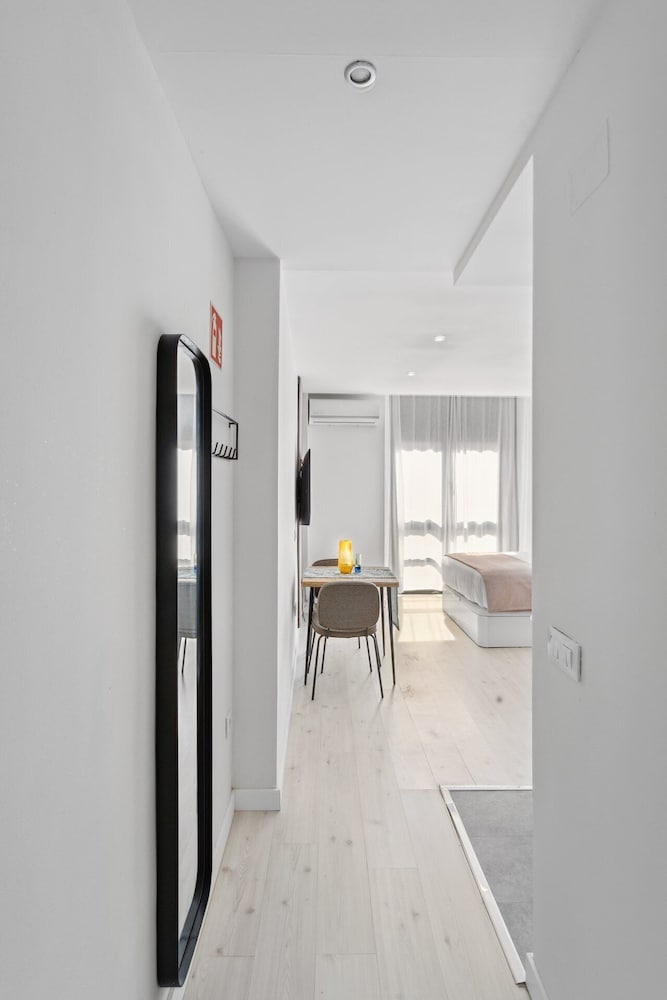 Фото Limehome Madrid Calle de la Paloma