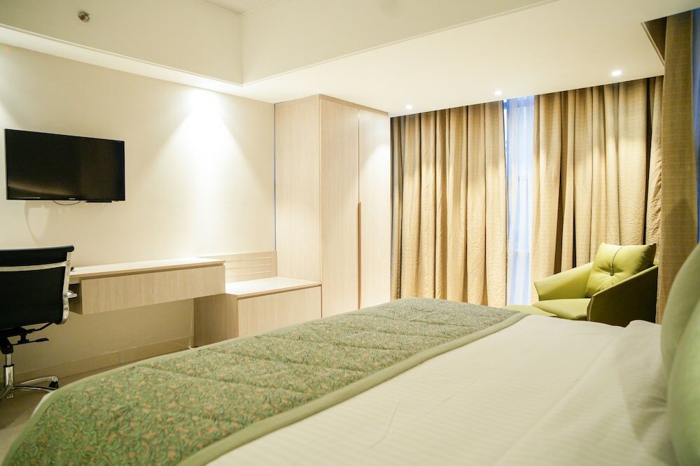 Фото Отель Lakeshore Heights