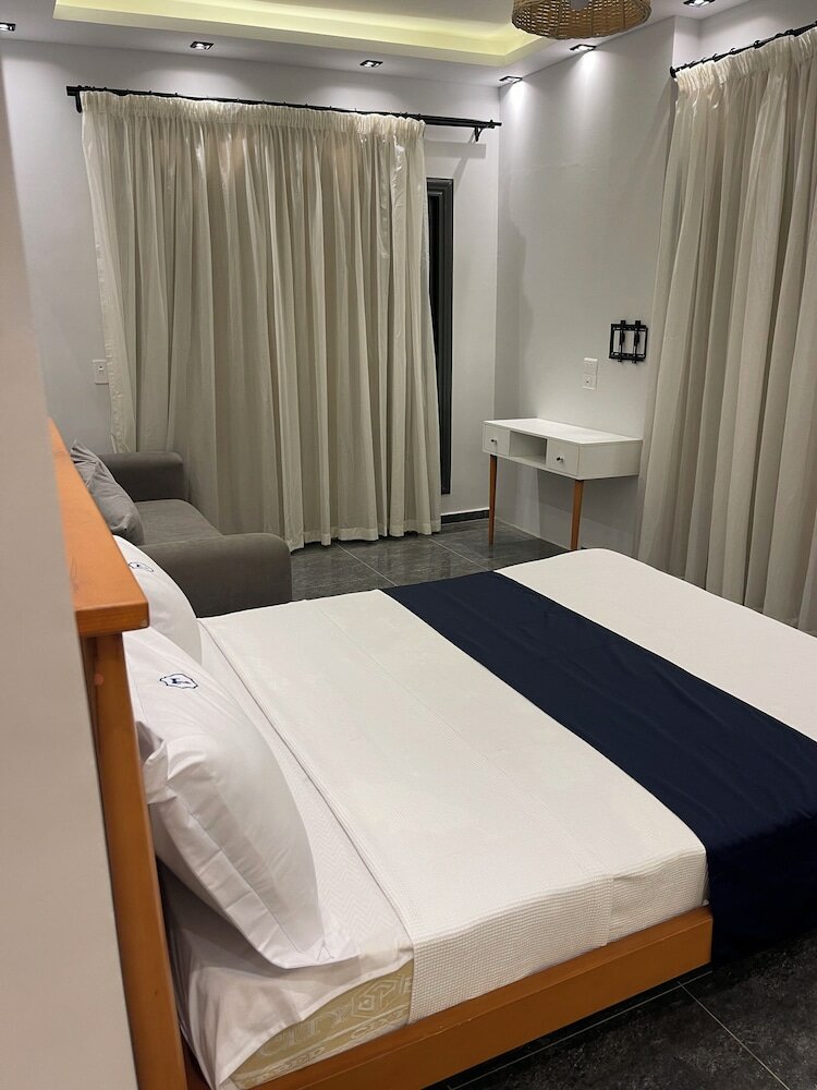 Фото Travelholic Auc Residence