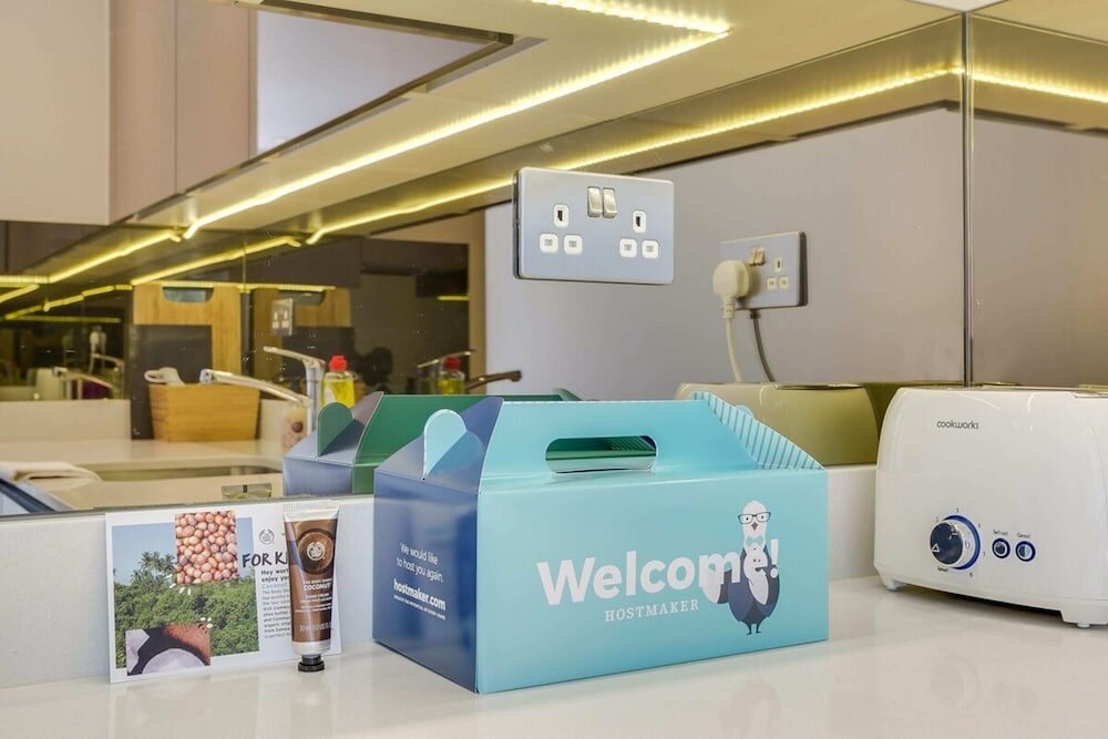 Фото Spacious 1 Bed Near Tube in East London