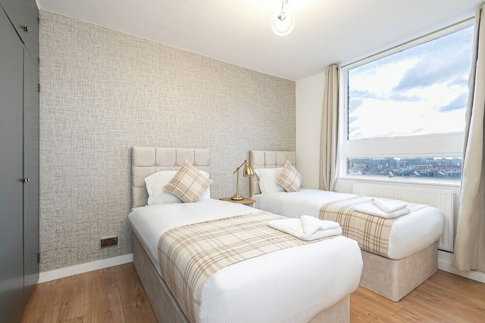 Фото Lovely Apartments in Landward Court