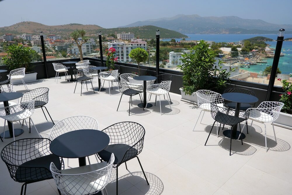 Фото 3 Island Hotel